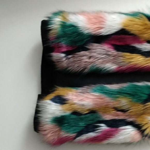 Girls multicolor fur vest, size 10, black knit on bottom, one clasp closure - Picture 3 of 8